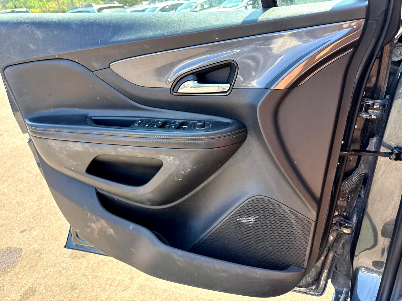 Vehicle image 18 of 21