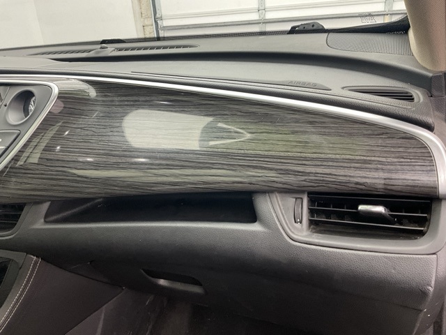 Vehicle image 23 of 26