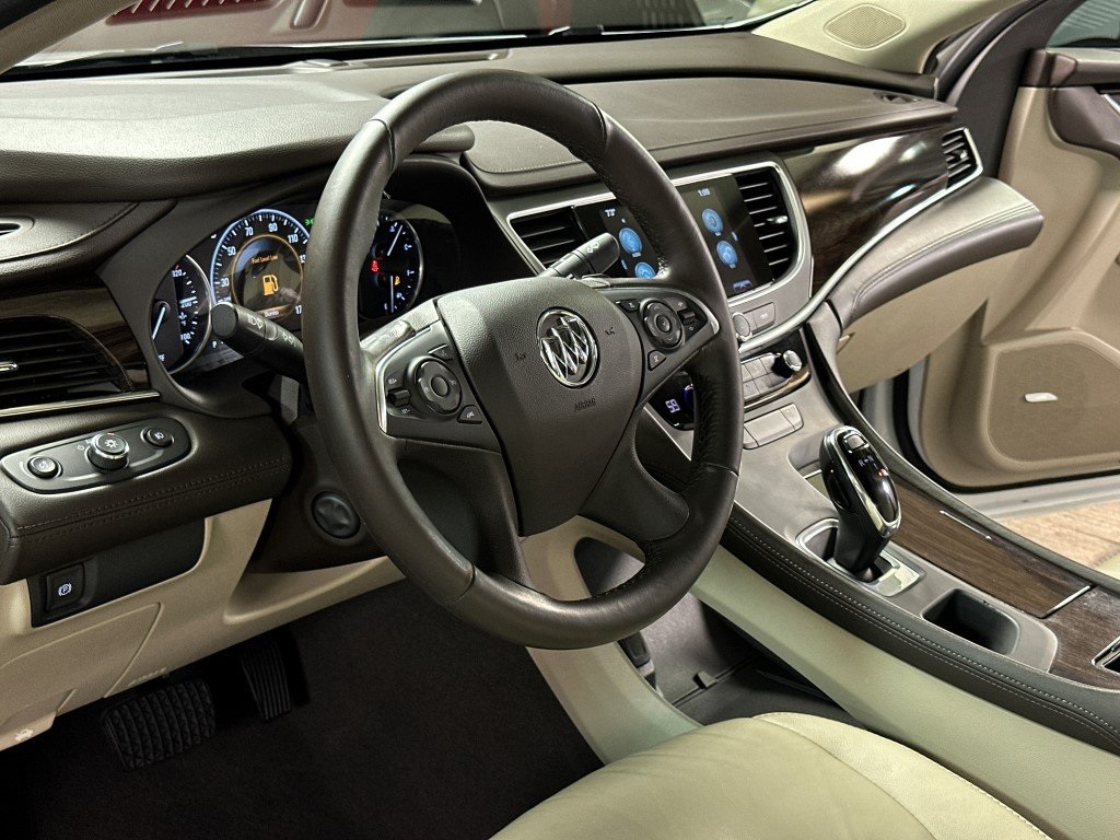 Vehicle image 10 of 33