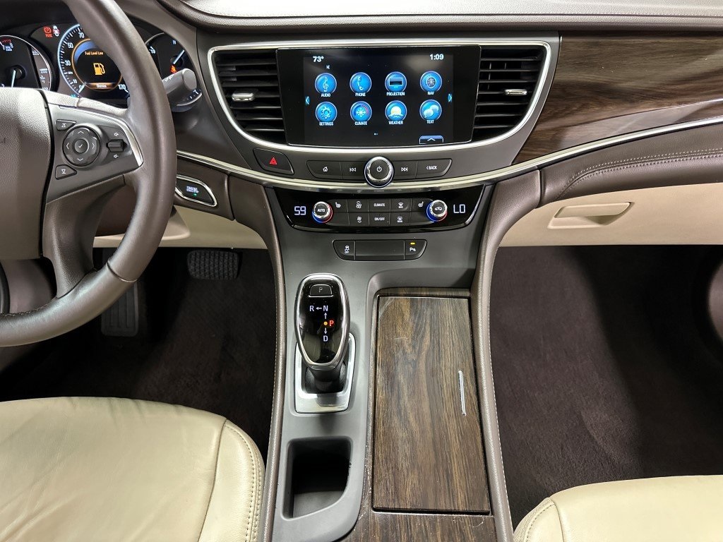 Vehicle image 21 of 33