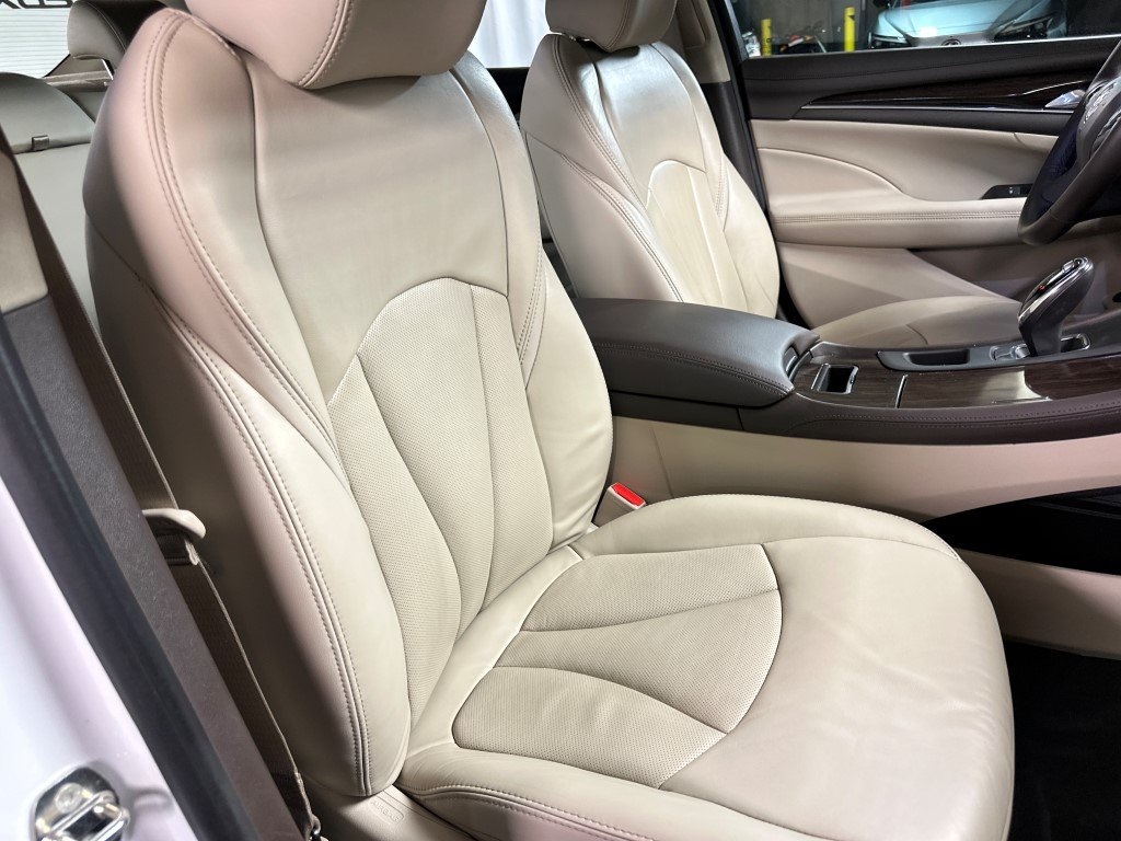Vehicle image 6 of 33