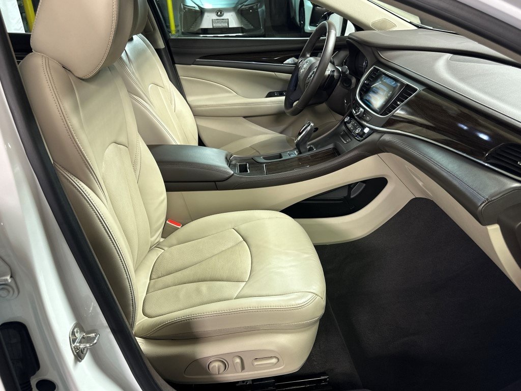 Vehicle image 8 of 33