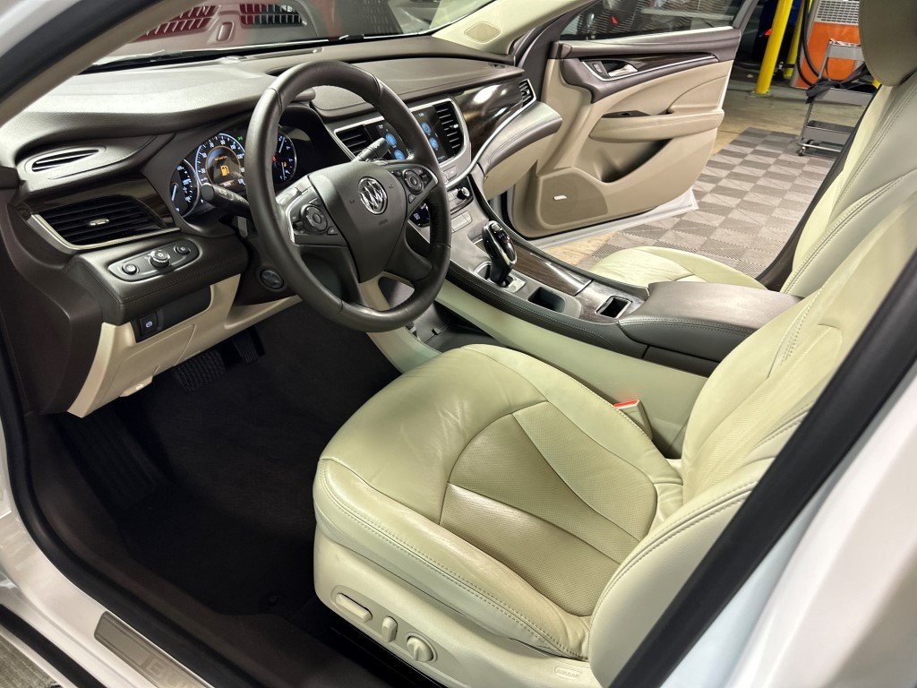 Vehicle image 13 of 33
