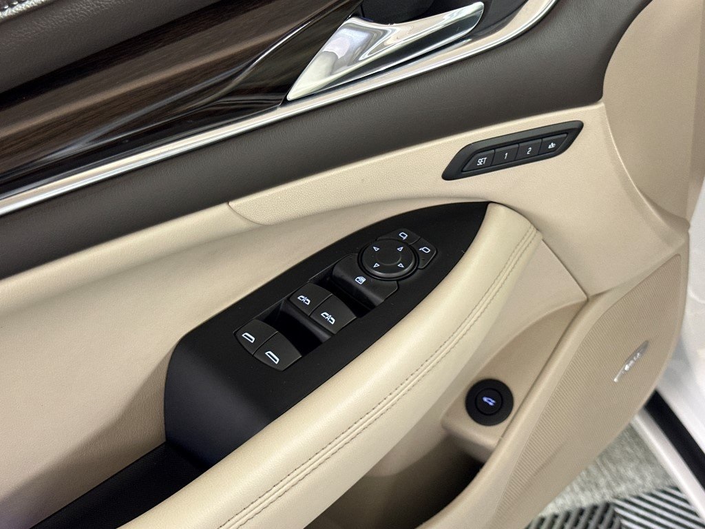 Vehicle image 22 of 33
