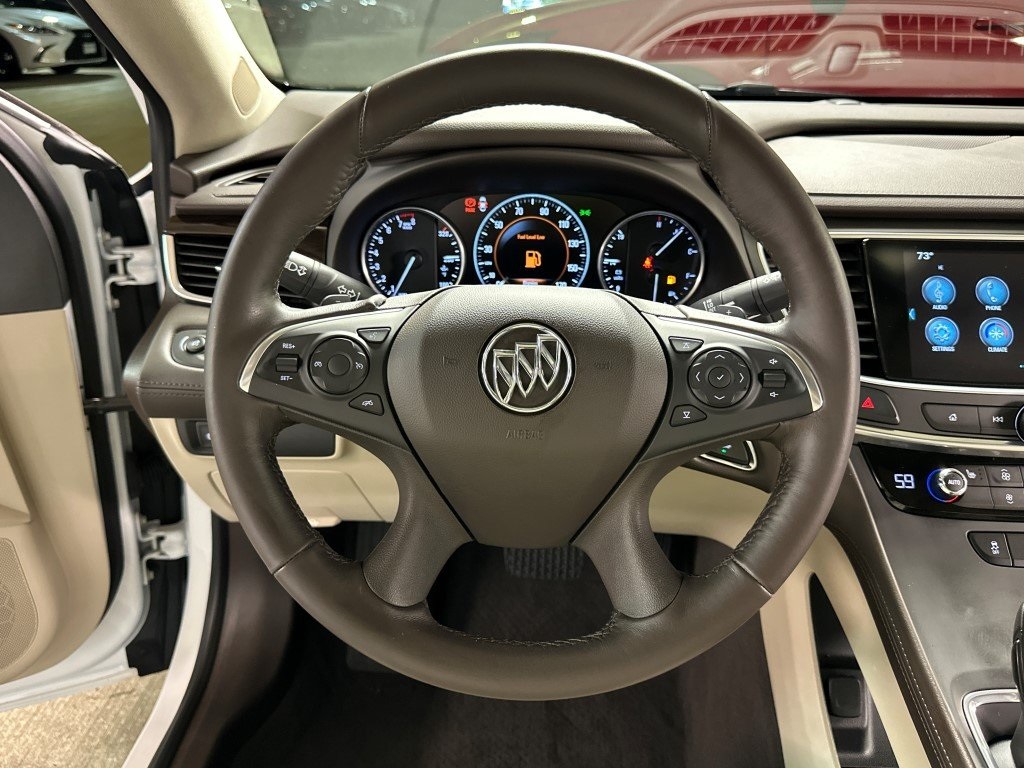 Vehicle image 31 of 33