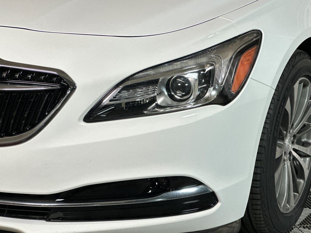 Vehicle image 24 of 33