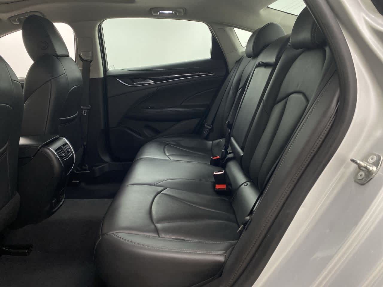 Vehicle image 17 of 38
