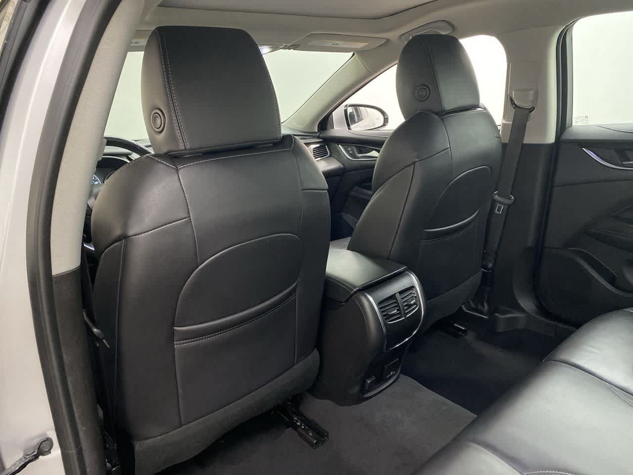 Vehicle image 16 of 38