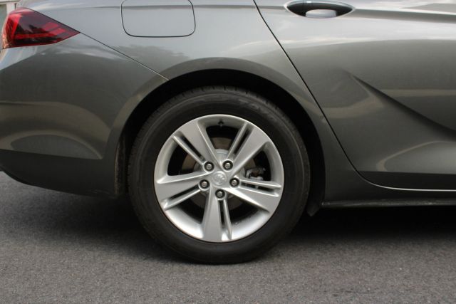 2018 Buick Regal Sportback Preferred Image 3 of 7