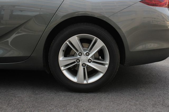 2018 Buick Regal Sportback Preferred Image 2 of 7