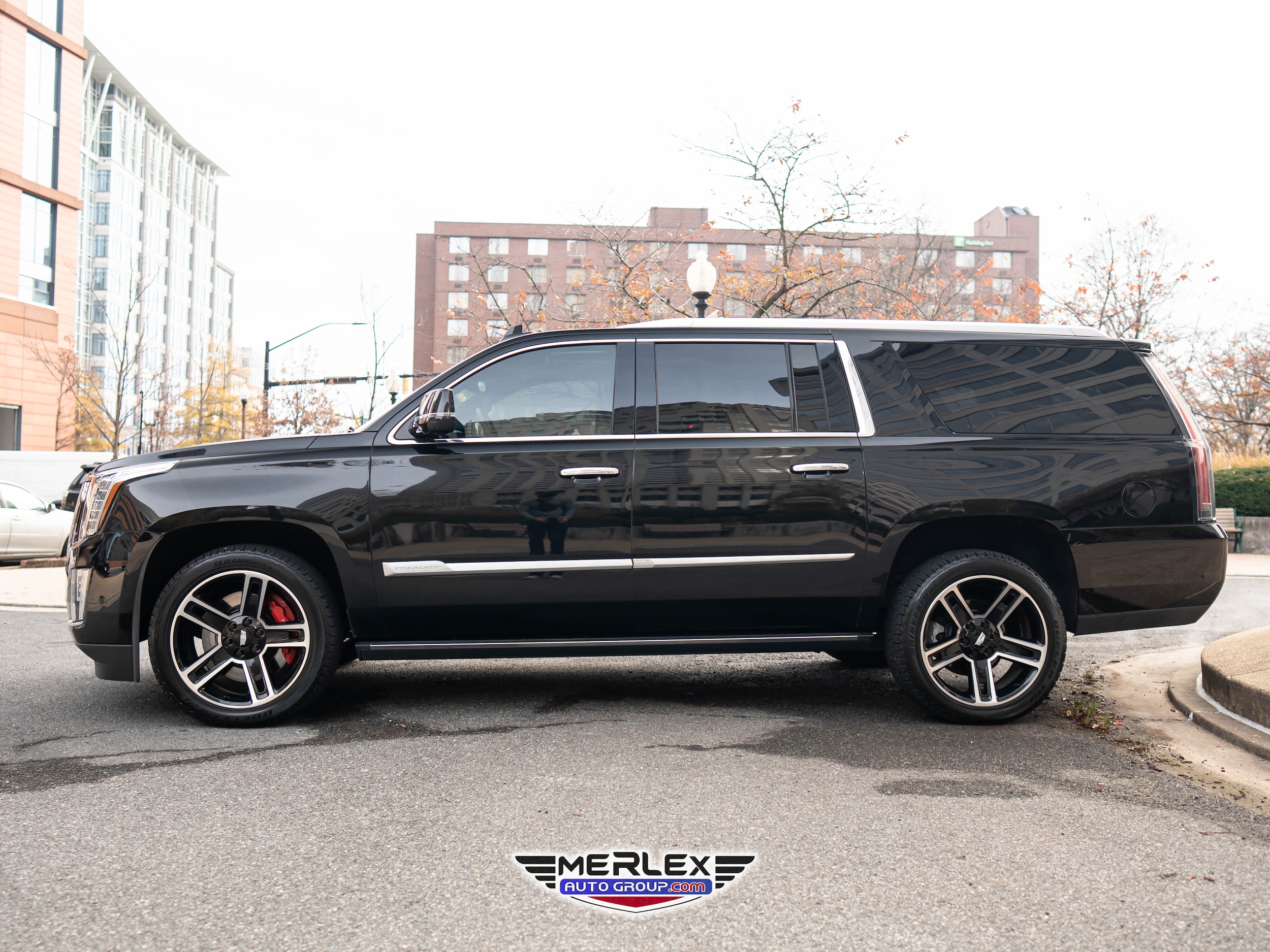 2018 Cadillac Escalade ESV Platinum Image 5 of 50