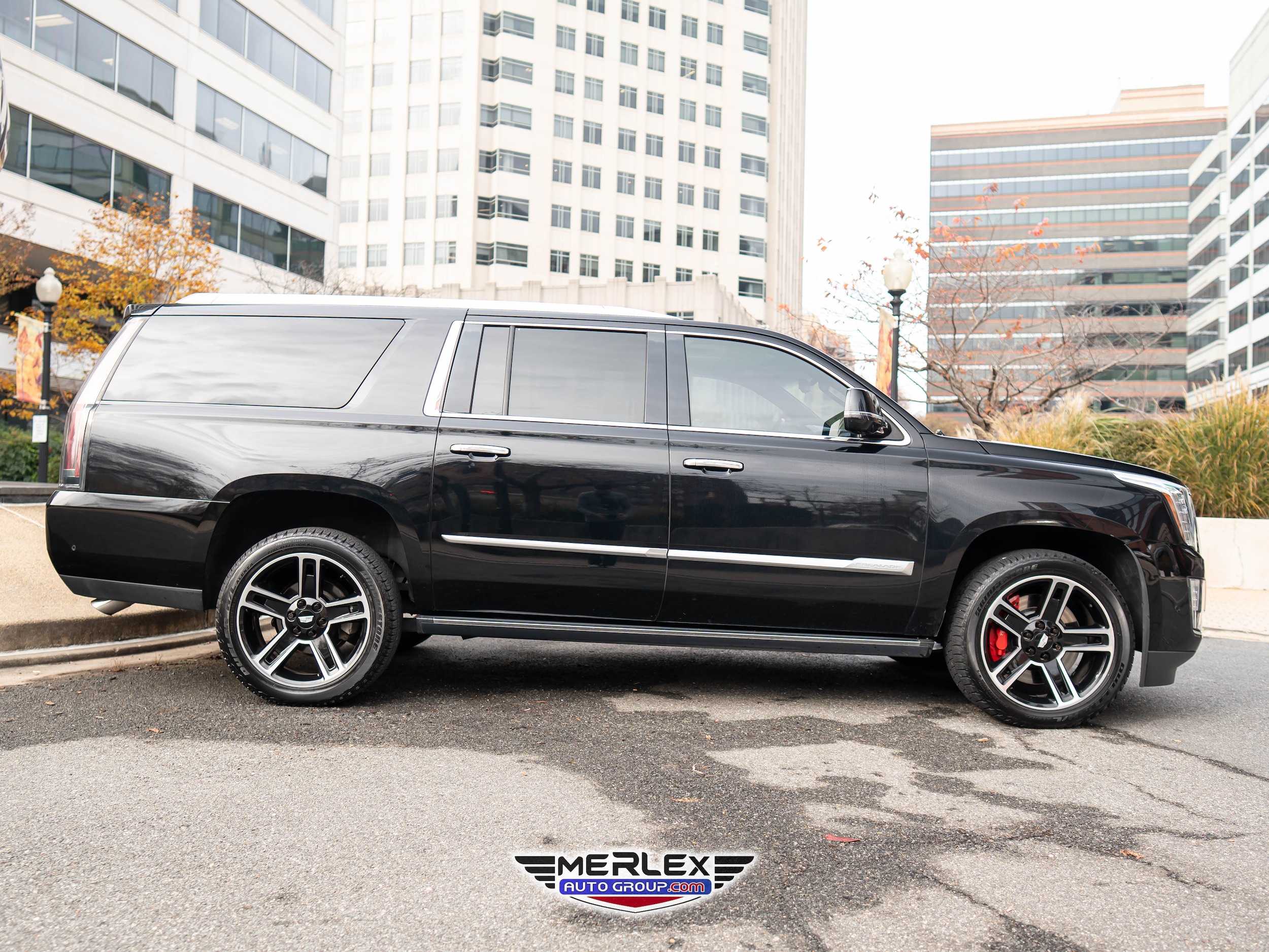 2018 Cadillac Escalade ESV Platinum Image 2 of 50