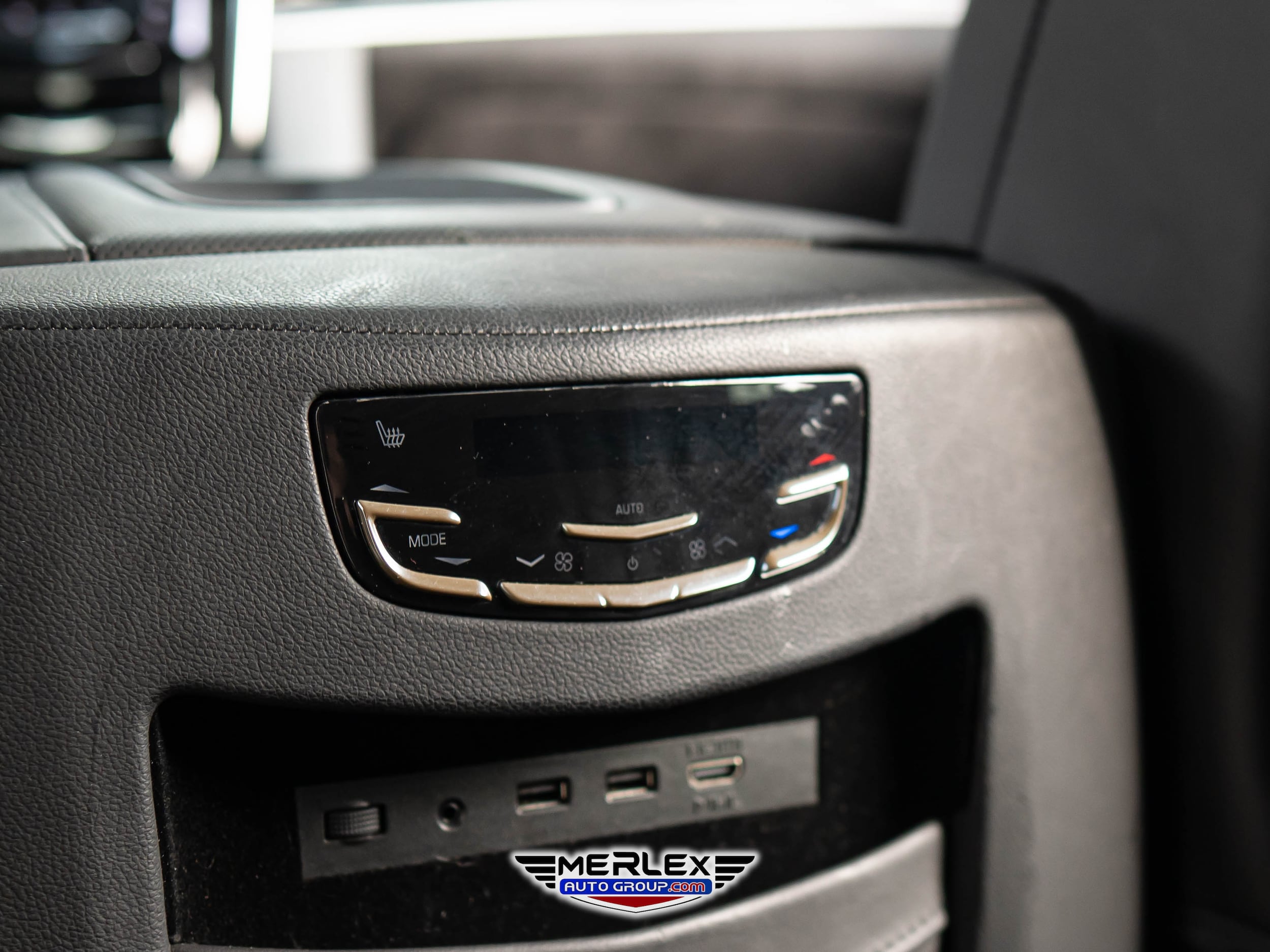 2018 Cadillac Escalade ESV Platinum Image 29 of 50