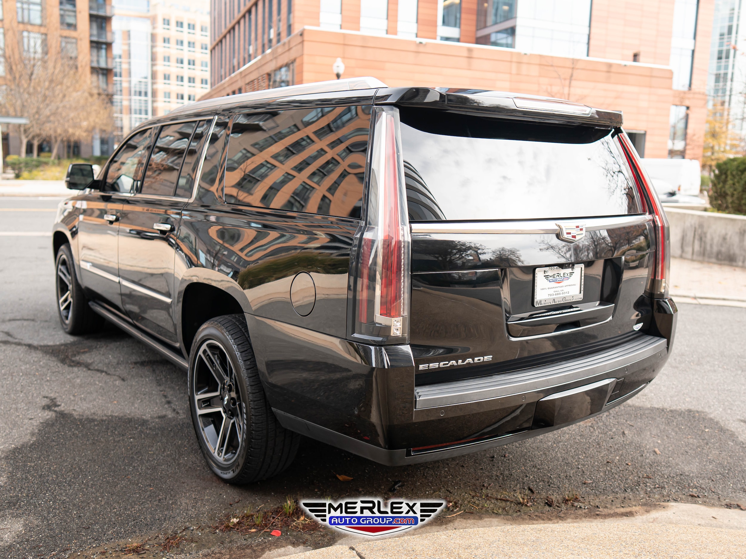 2018 Cadillac Escalade ESV Platinum Image 4 of 50