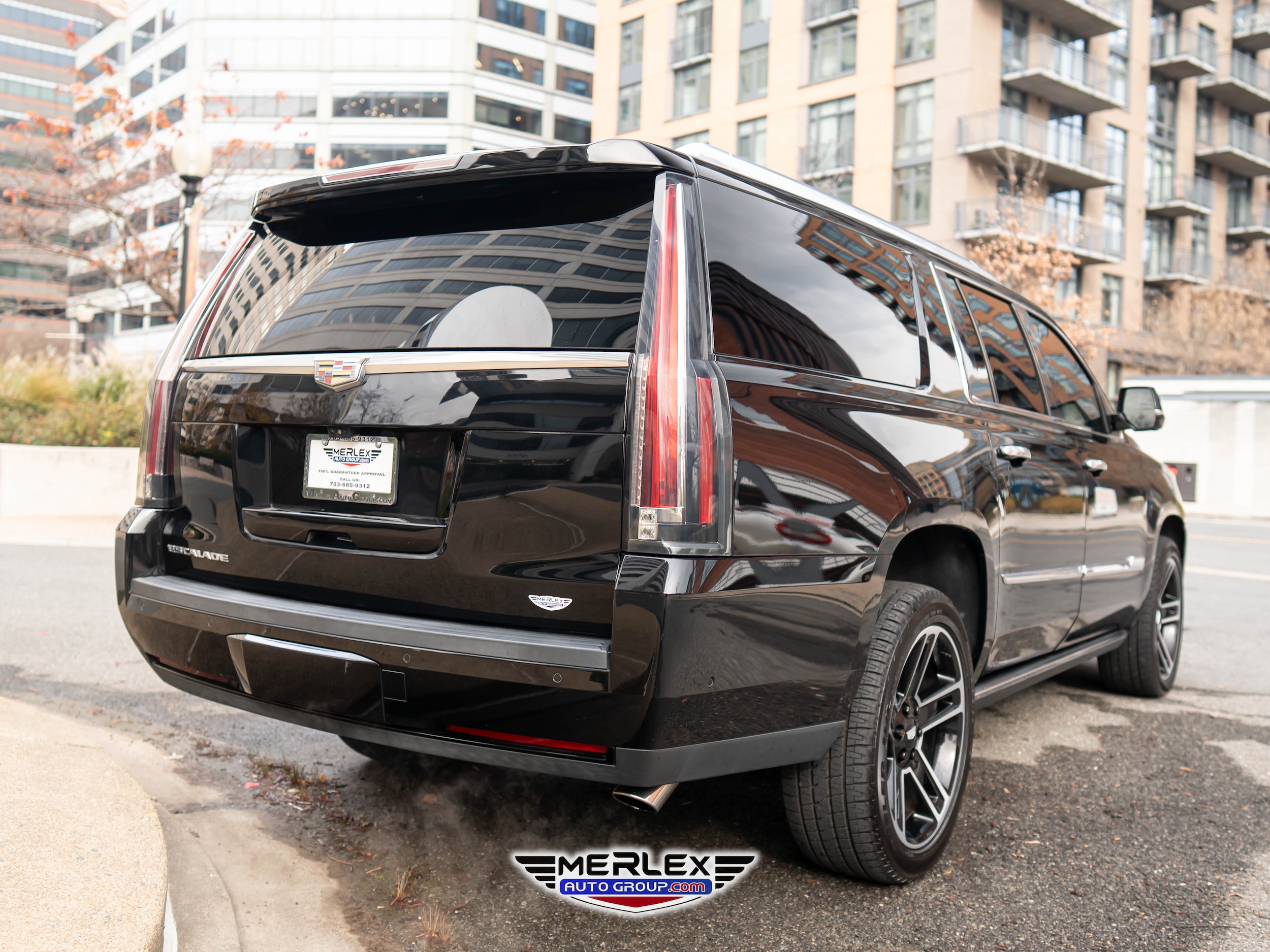 2018 Cadillac Escalade ESV Platinum Image 3 of 50