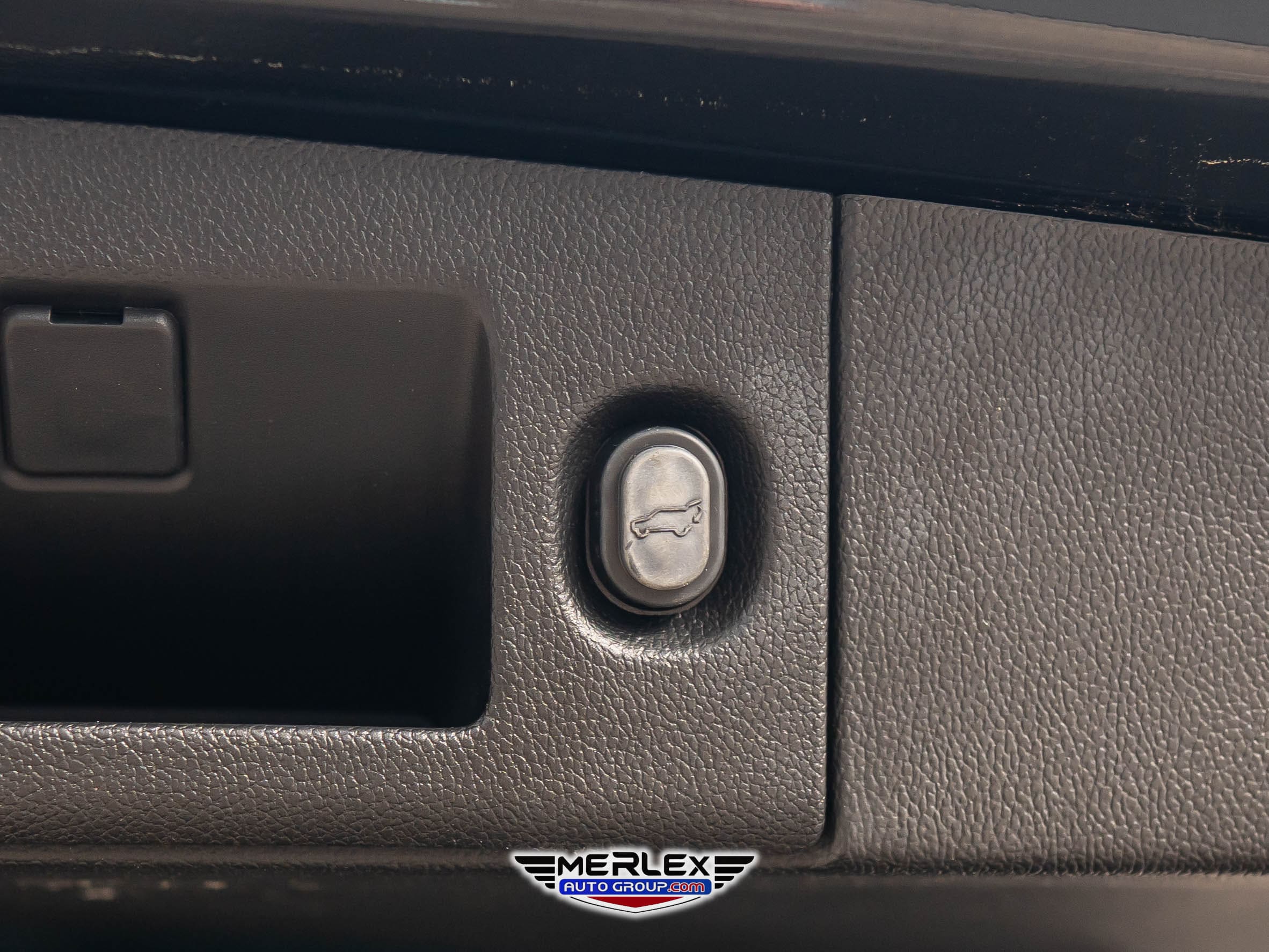 2018 Cadillac Escalade ESV Platinum Image 42 of 50