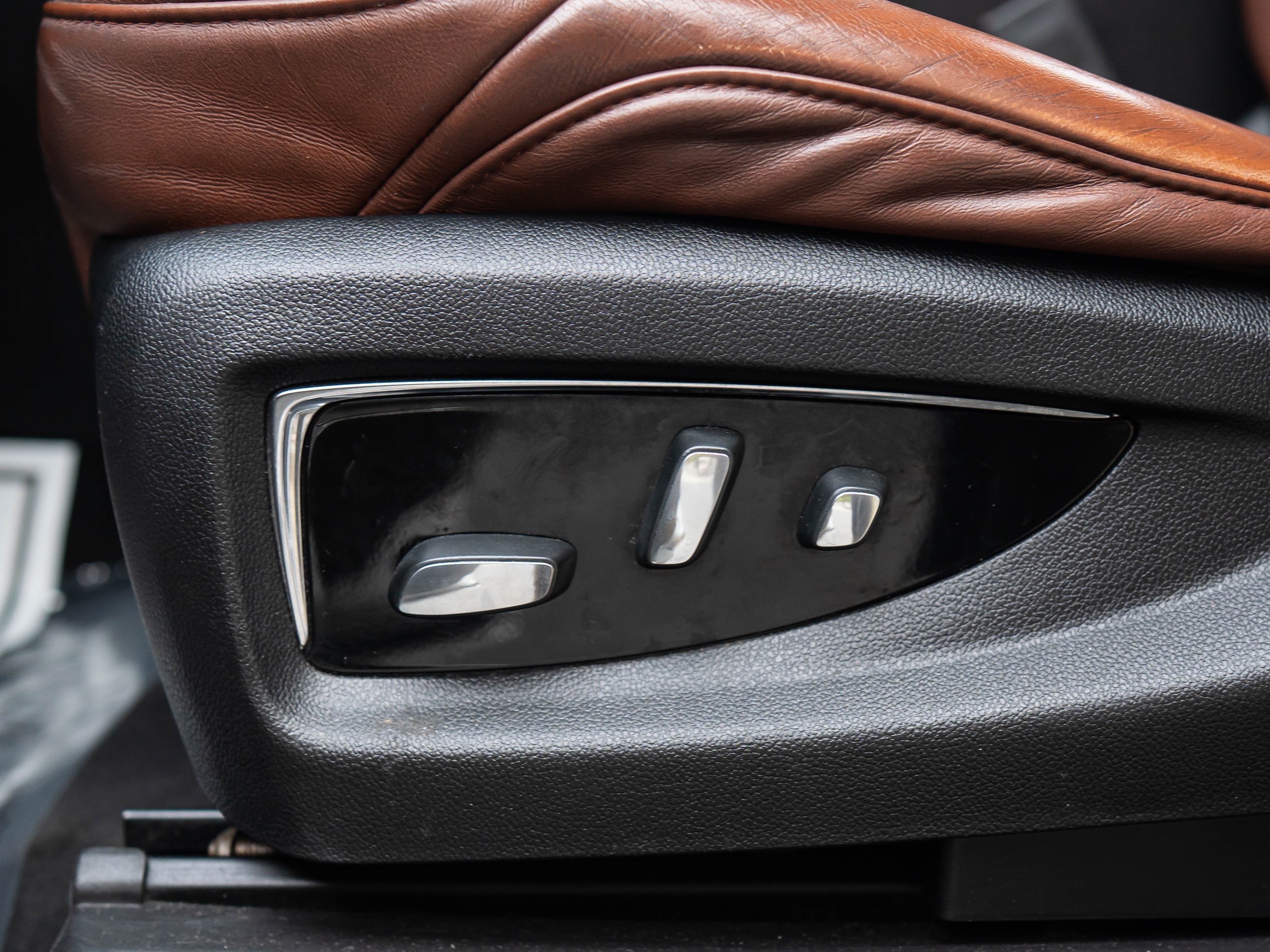 Vehicle image 41 of 53