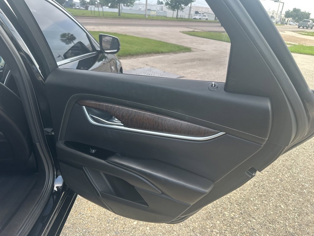 Vehicle image 17 of 19