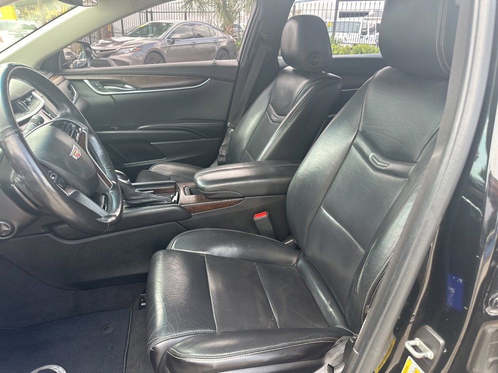 Vehicle image 14 of 19