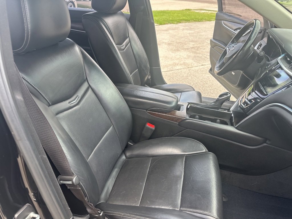 Vehicle image 12 of 19