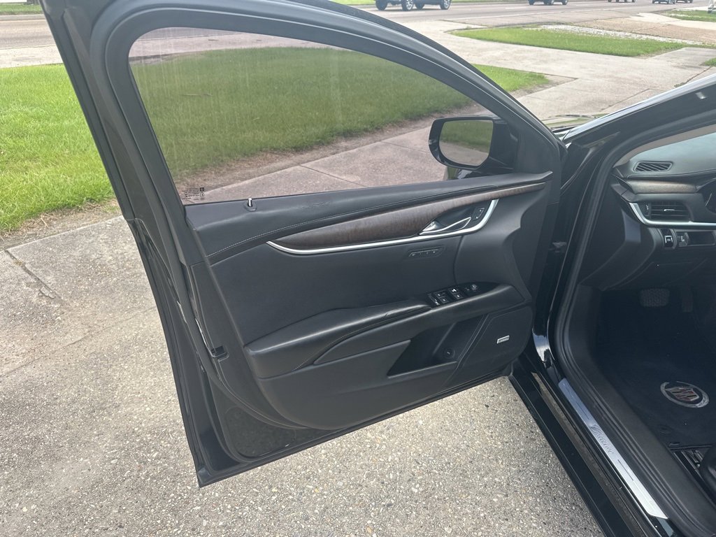 Vehicle image 18 of 19