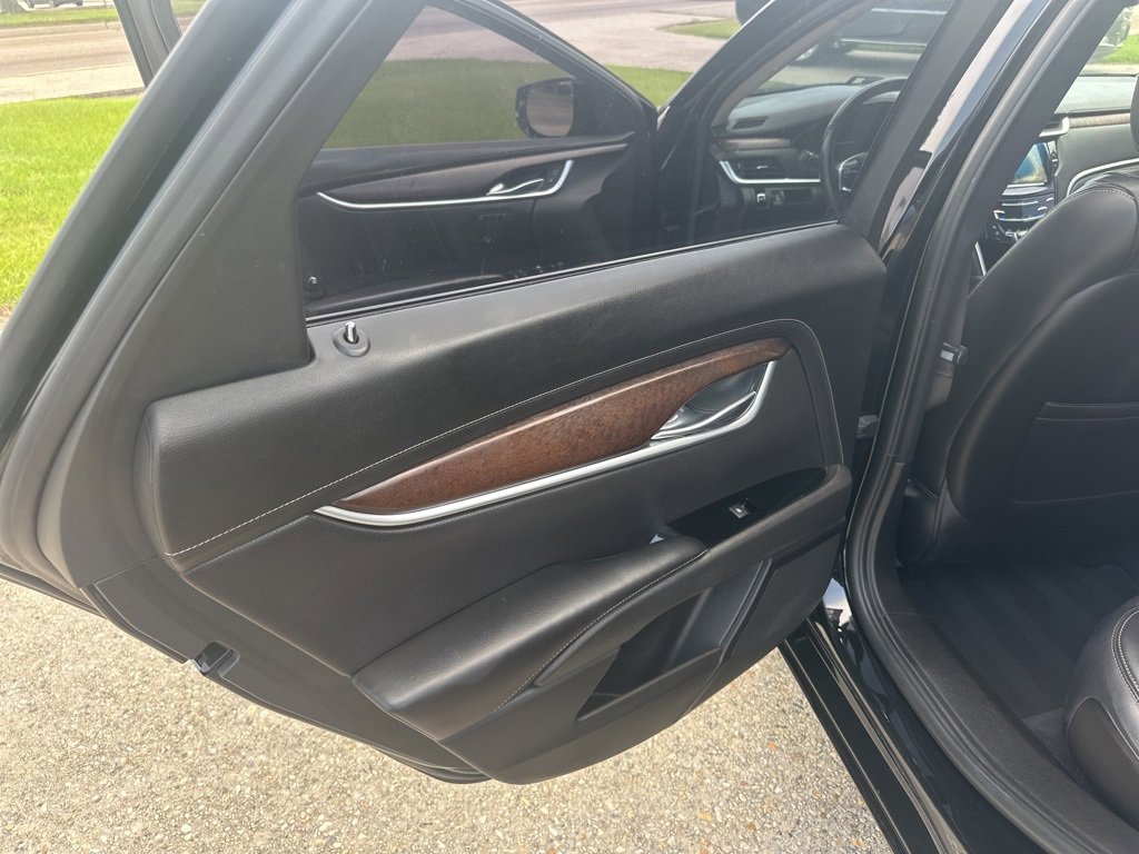 Vehicle image 16 of 19