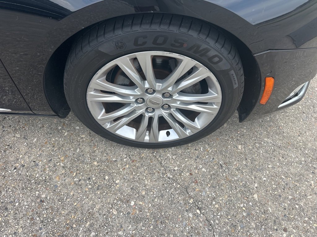 Vehicle image 10 of 19