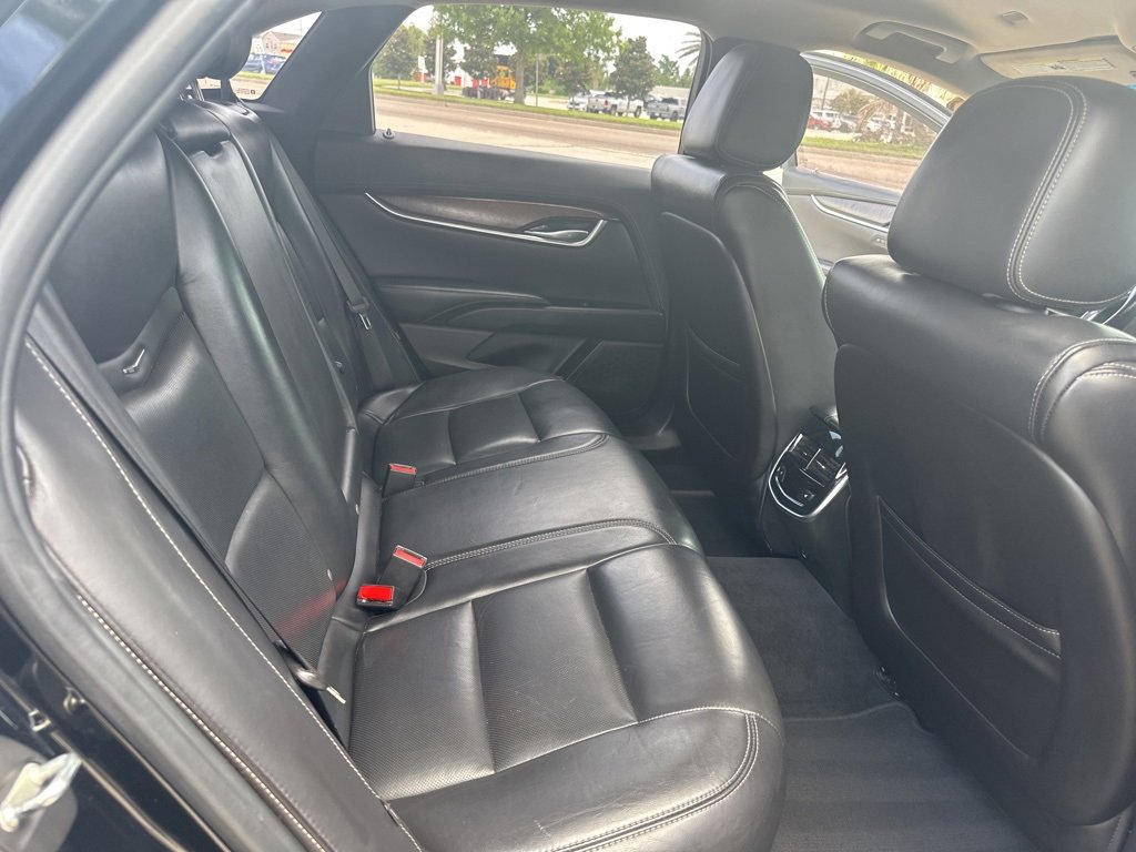Vehicle image 13 of 19