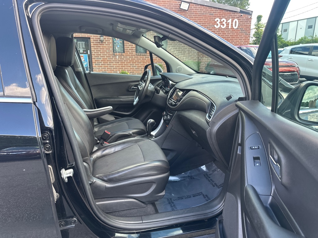 Vehicle image 19 of 34