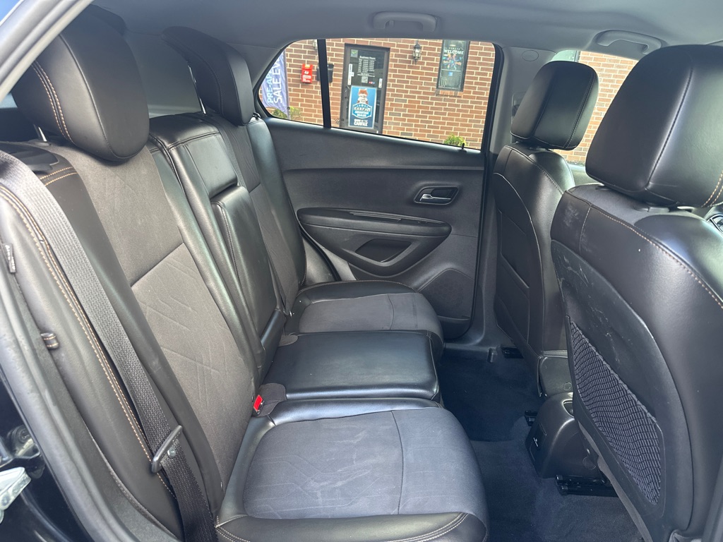 Vehicle image 17 of 34