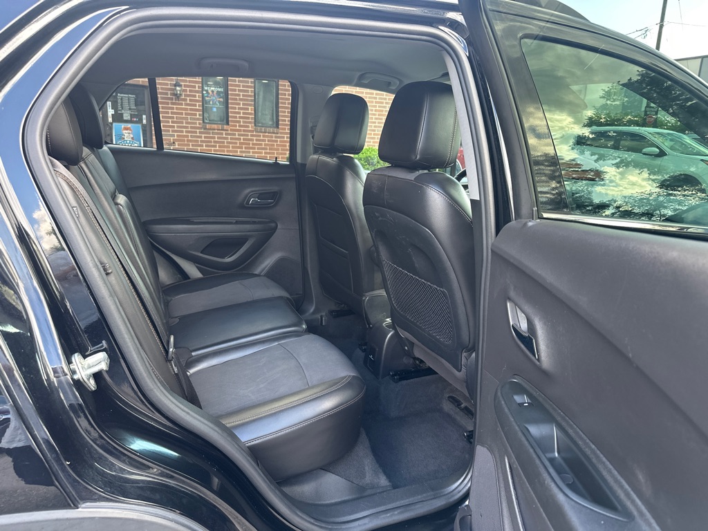 Vehicle image 16 of 34