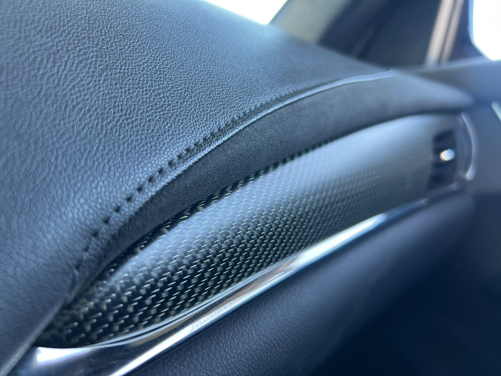 Vehicle image 19 of 23