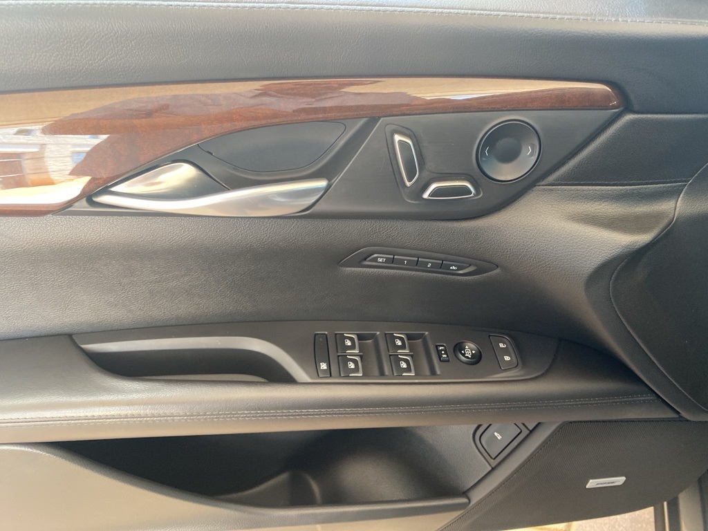 Vehicle image 24 of 34
