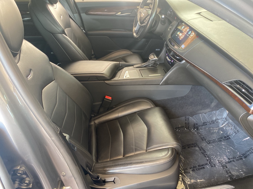 Vehicle image 14 of 34