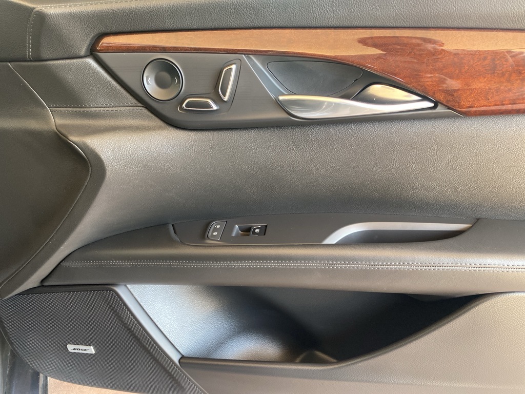 Vehicle image 25 of 34