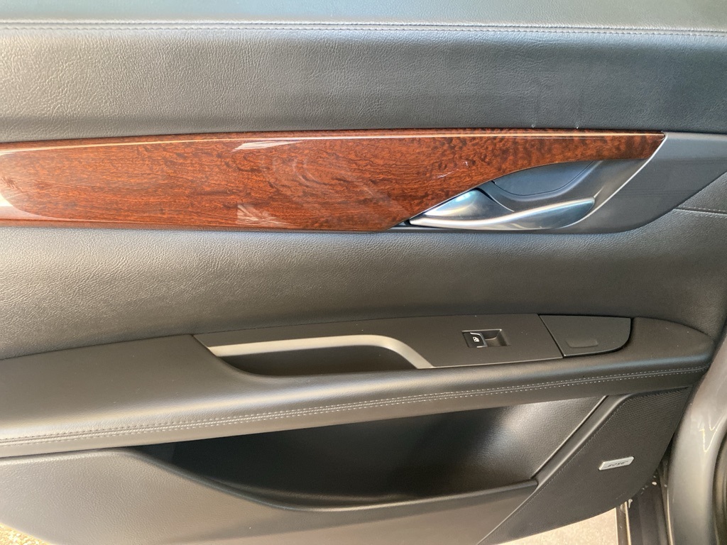 Vehicle image 23 of 34