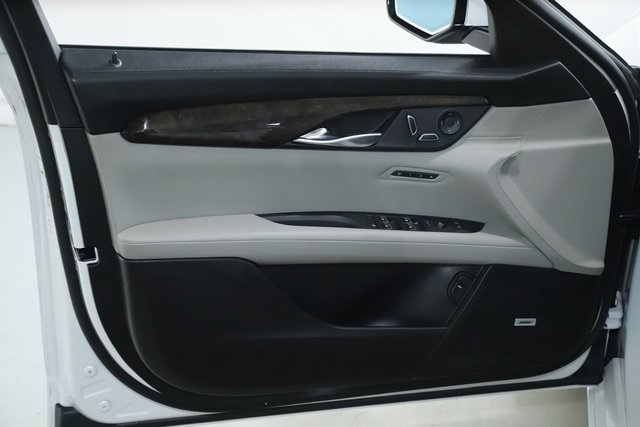 Vehicle image 21 of 46
