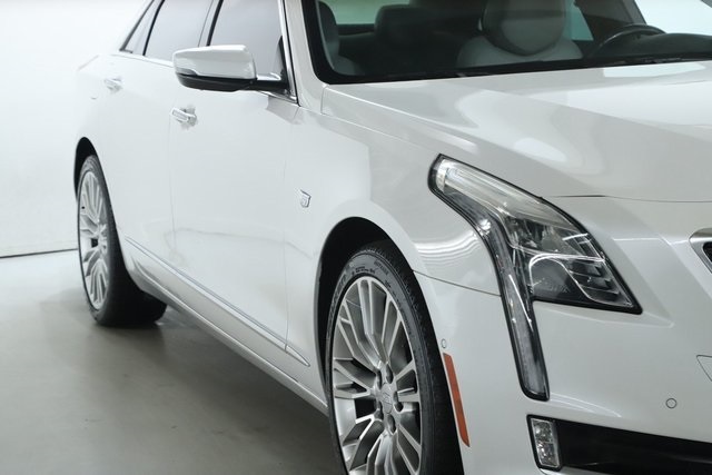 Vehicle image 7 of 46