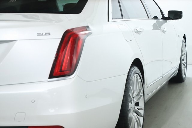 Vehicle image 10 of 46