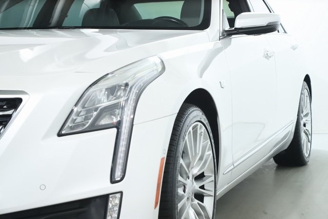 Vehicle image 2 of 46