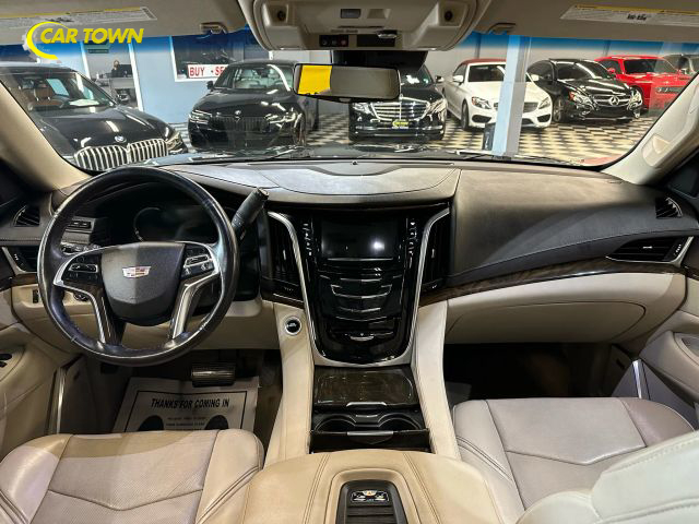 2018 Cadillac Escalade Luxury Image 25 of 50