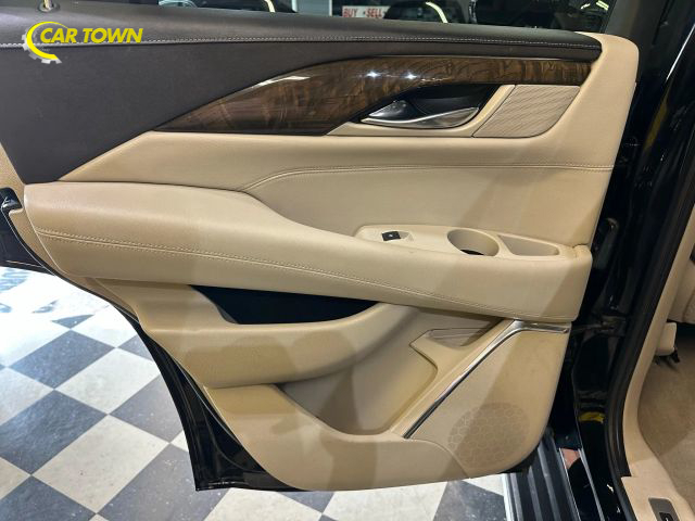 2018 Cadillac Escalade Luxury Image 35 of 50