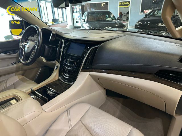 2018 Cadillac Escalade Luxury Image 27 of 50