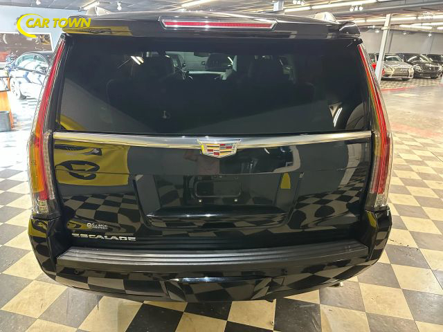 2018 Cadillac Escalade Luxury Image 18 of 50