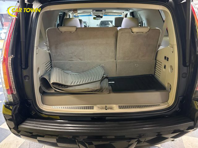 2018 Cadillac Escalade Luxury Image 17 of 50