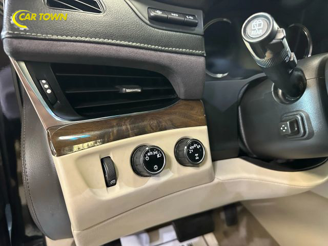 2018 Cadillac Escalade Luxury Image 34 of 50