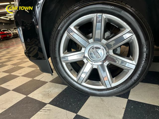 2018 Cadillac Escalade Luxury Image 16 of 50