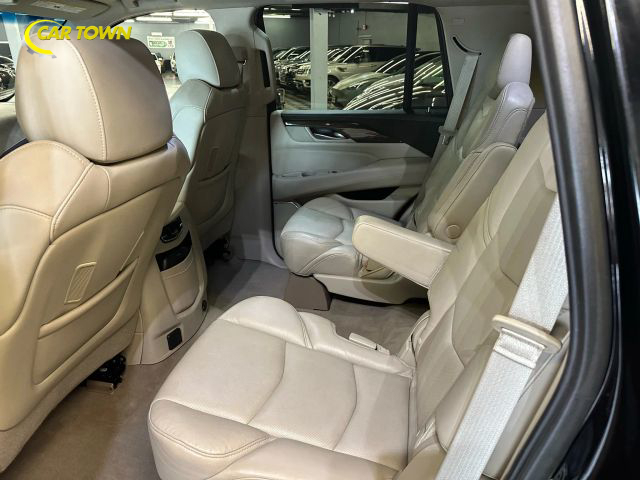 2018 Cadillac Escalade Luxury Image 21 of 50