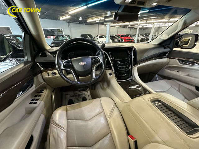 2018 Cadillac Escalade Luxury Image 24 of 50