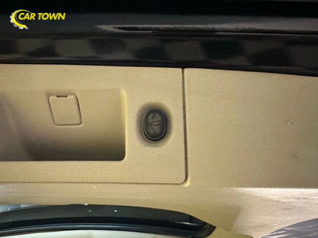 2018 Cadillac Escalade Luxury Image 30 of 50